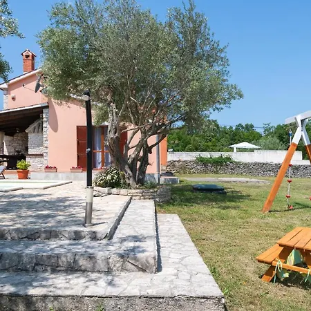 House Natalie, Village